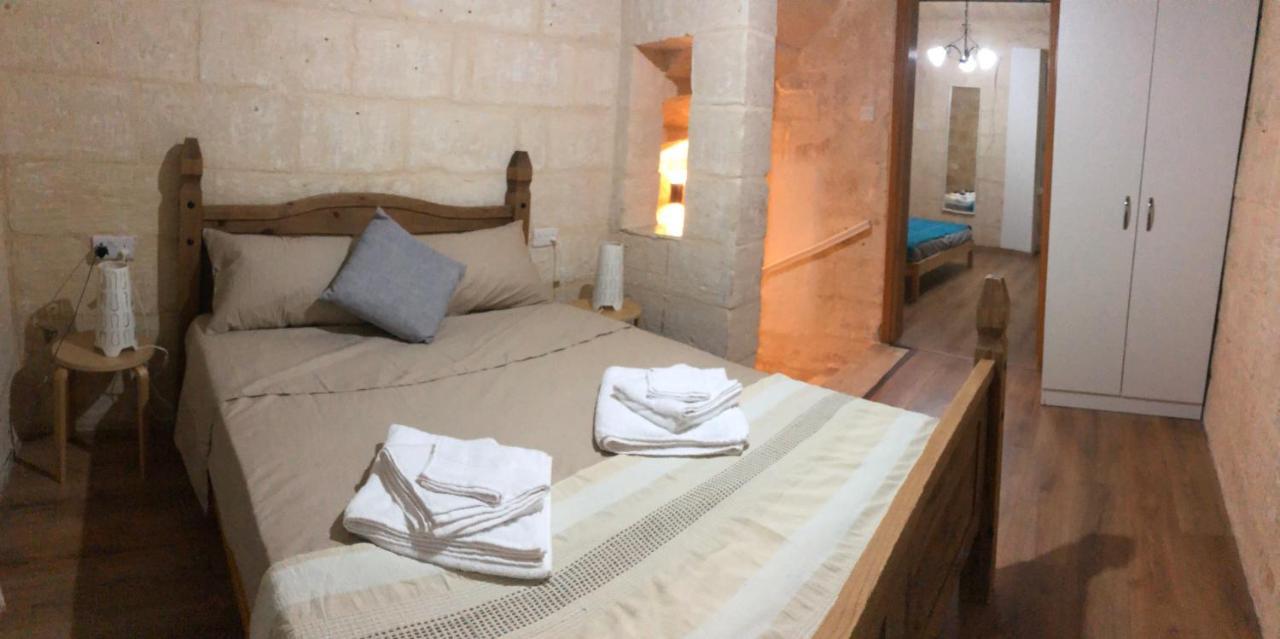 Appartamento Floriana Cosy Townhouse Esterno foto