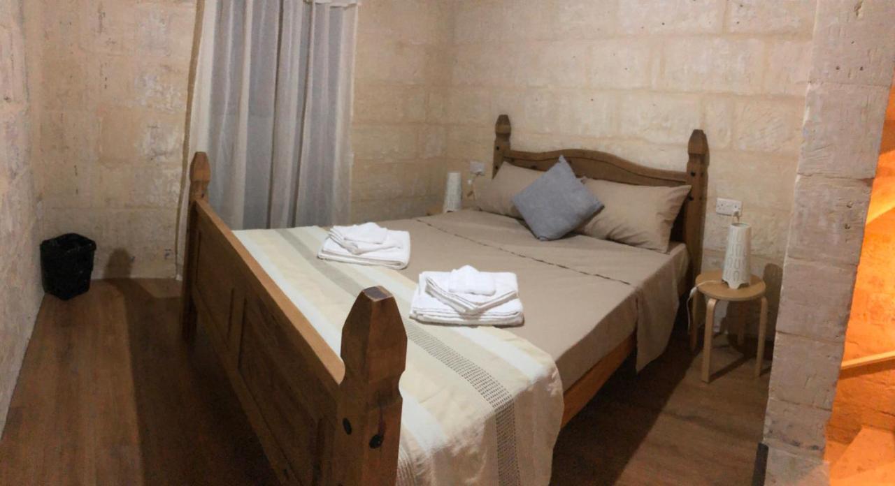 Appartamento Floriana Cosy Townhouse Esterno foto
