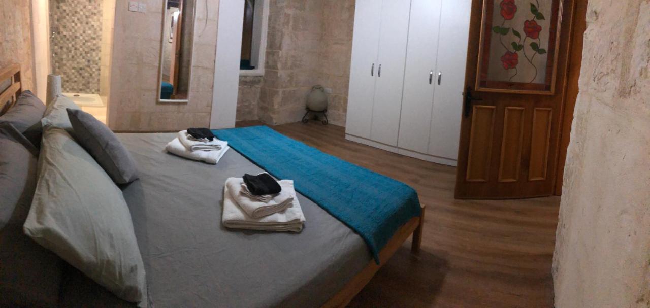 Appartamento Floriana Cosy Townhouse Esterno foto