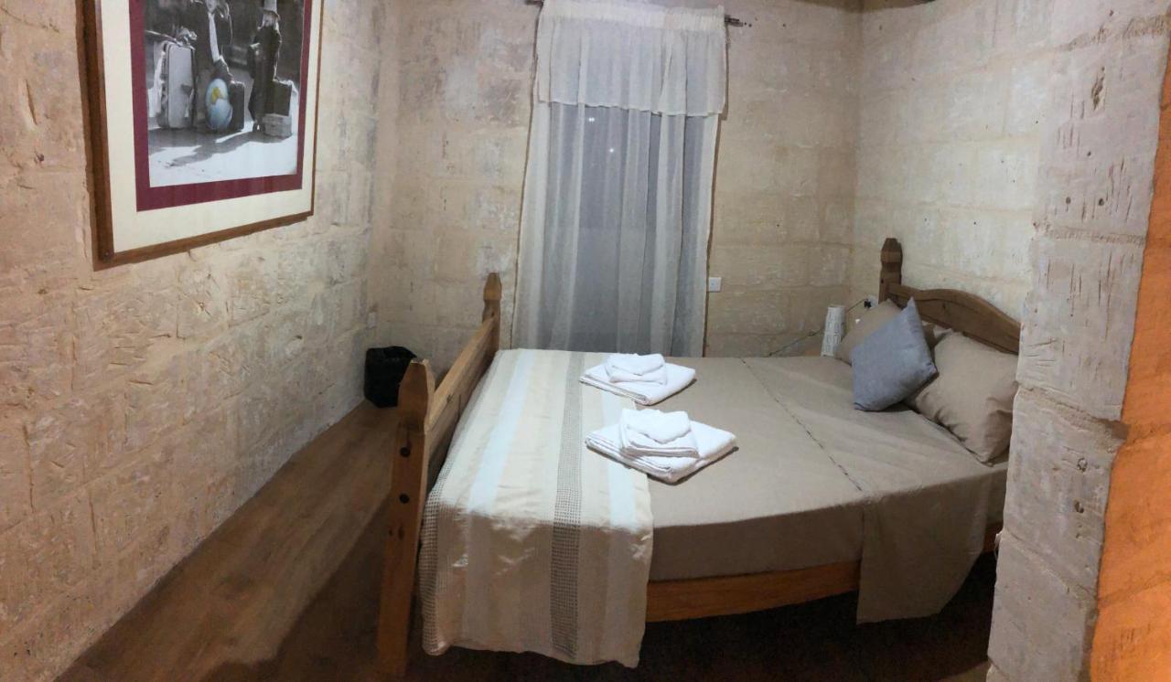 Appartamento Floriana Cosy Townhouse Esterno foto