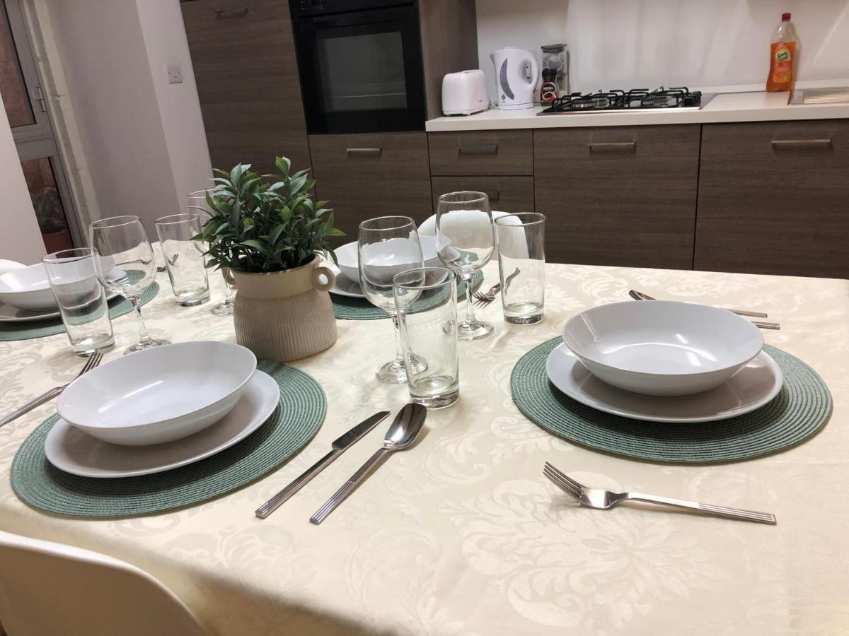 Appartamento Floriana Cosy Townhouse Esterno foto